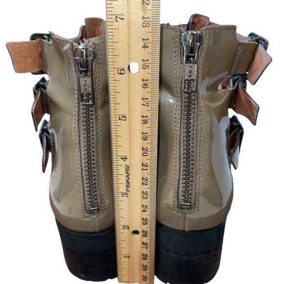 Topshop Women's Sandals 7.5 Taupe Patent Leather Back Zip Gladiator Low Heel - Picture 10 of 13